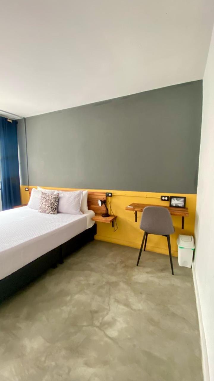 Casa Mosaiko Primer Parque Laureles Медельин Экстерьер фото